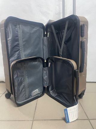 Maleta mediana y neceser nueva