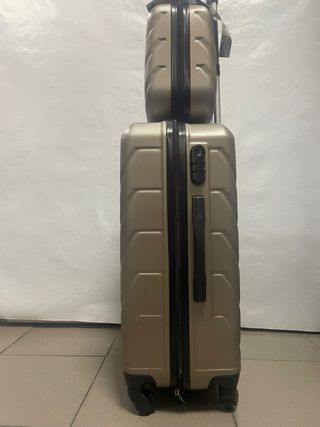 Maleta mediana y neceser nueva