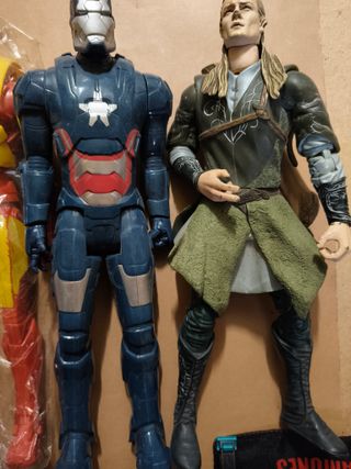 Muñecos Héroes Marvel 28cm