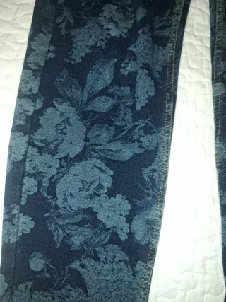 Pantaloni elasticizzati fantasia floreale