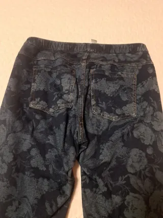 Pantaloni elasticizzati fantasia floreale