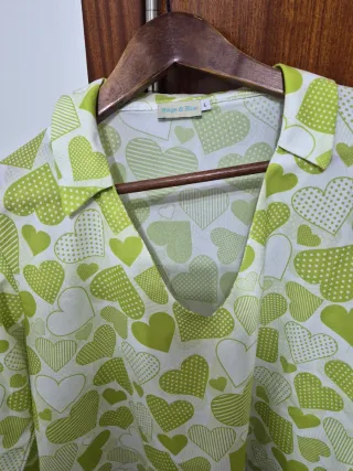 Blusa Beige & Blue Corazones Verde Talla L