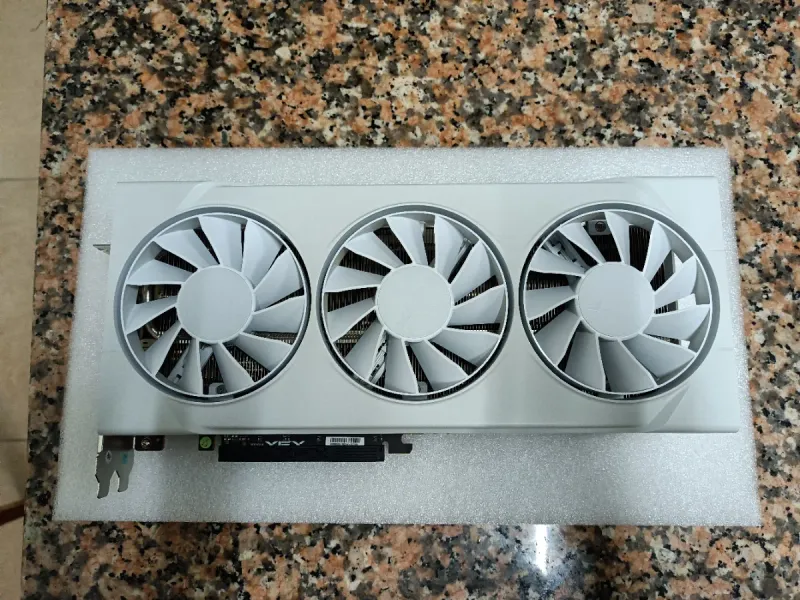 Tarjeta gráfica XFX RX 9060 XT SWIFT OC White 16GB afbeelding 3