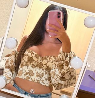 Top floral manga abullonada