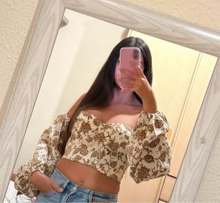 Top floral manga abullonada