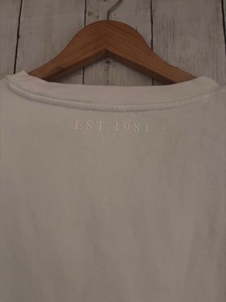 Sudadera Guess Blanca Logo Triángulo