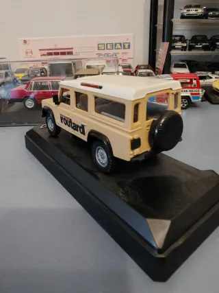 Land Rover Defender 1/43 Guide du Routard