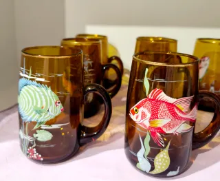 Jarra y 13 vasos vintage pez