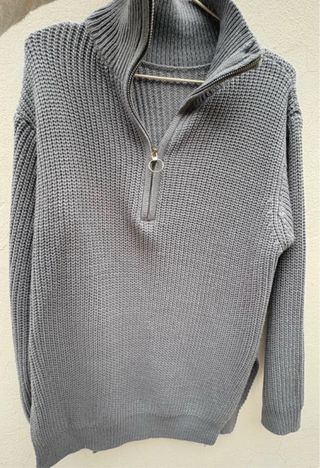 Jersey gris con cremallera