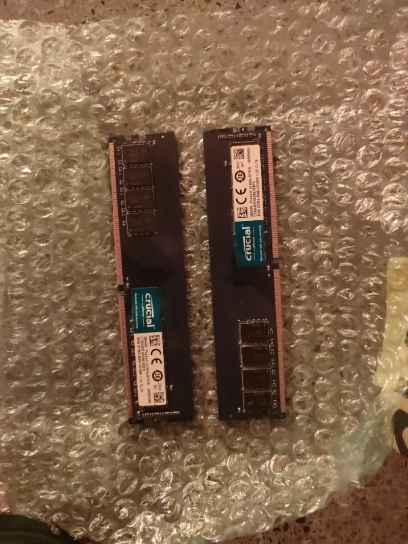 2x 8GB Crucial DDR4 RAM Módulos