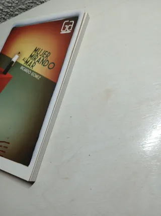 Mujer mirando al mar (Spanish Edition)