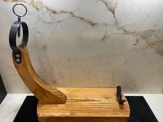 Jamonero de madera y metal