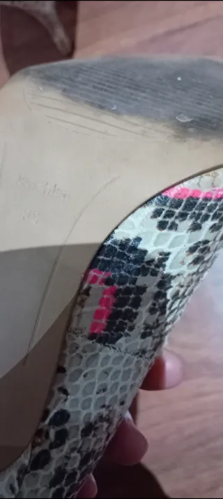 Zapatos de salón tacón estampado serpiente