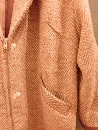 Abrigo beige y rosa