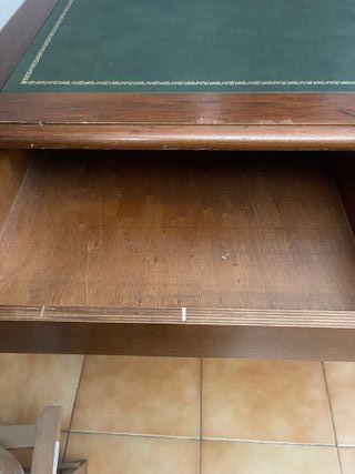 Escritorio clásico madera y cuero