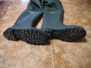 Traje de pesca talla 37 de pie poco uso