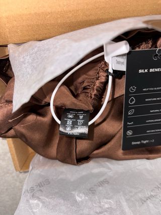 Cuffia notte in seta marrone