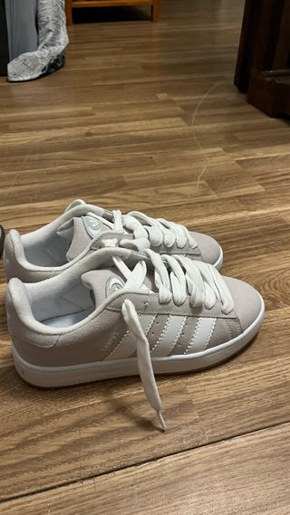 Zapatillas Adidas Beige y Blanco NUEVAS