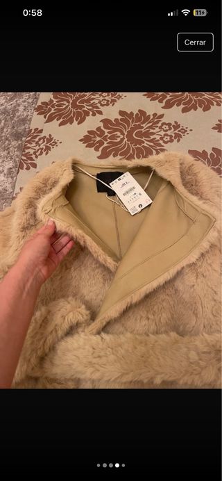 Abrigo efecto pelo beige Zara