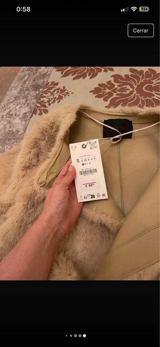 Abrigo efecto pelo beige Zara