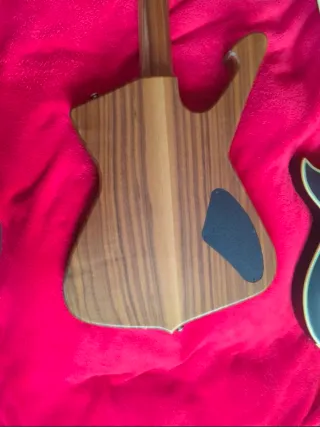 Guitarras zurdas: Luthier y Harley Benton