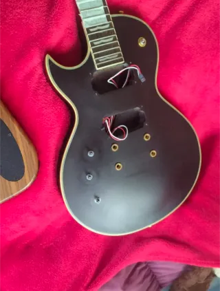 Guitarras zurdas: Luthier y Harley Benton