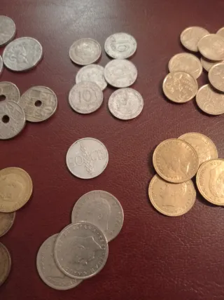 Lote de 40 monedas de España.