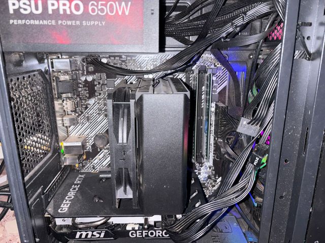 PC Gaming Ryzen 7 5700X3D + RTX 4060