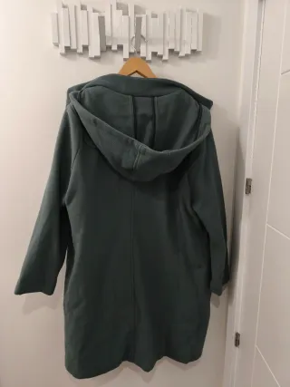 Trenca de paño con capucha