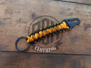 Portachiavi paracord nero e arancione