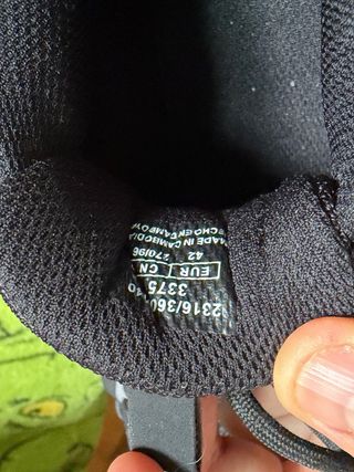 Tenis Bershka Talla 42 Negros