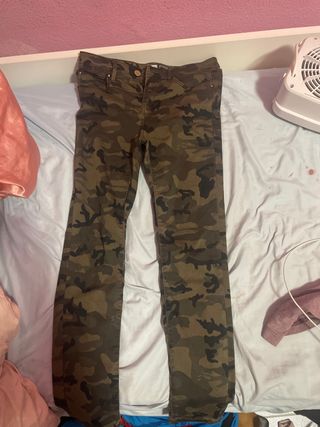 Pantalón militar pitillo camuflaje