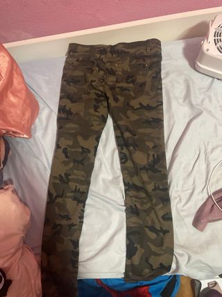 Pantalón militar pitillo camuflaje