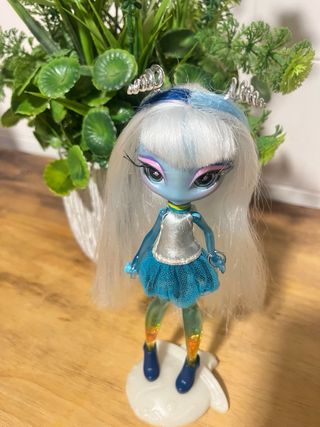 Novi Stars Una Verse Muñeca