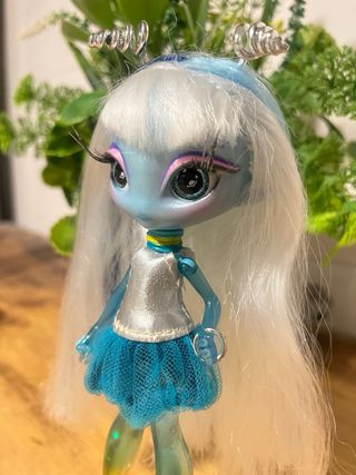 Novi Stars Una Verse Muñeca