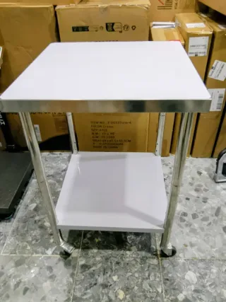 Tavolo da lavoro con ruote e freni