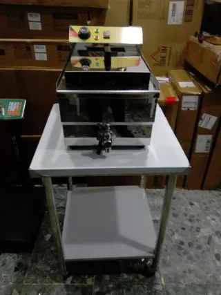 Tavolo da lavoro con ruote e freni