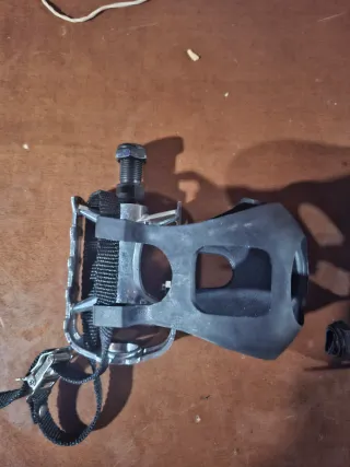 Pedales de bicicleta con correas