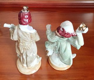 Figuras arlequín y payasos.