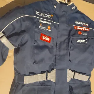 Chaqueta de moto azul con logos