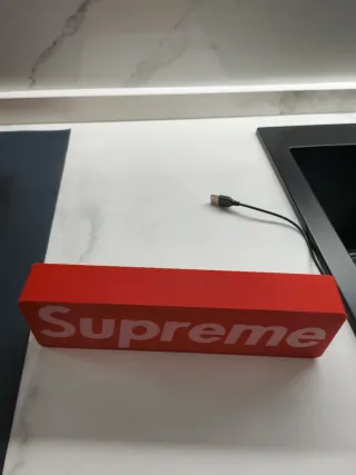 Decorazione luminosa Supreme box logo