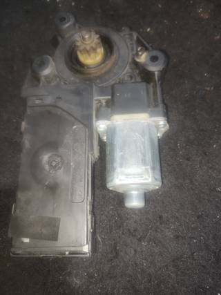 MOTOR ELEVALUNAS DELANTERO DERECHO RENAULT MEGANE