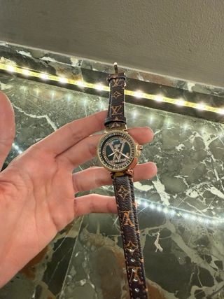 Reloj Louis Vuitton Marrón y Dorado