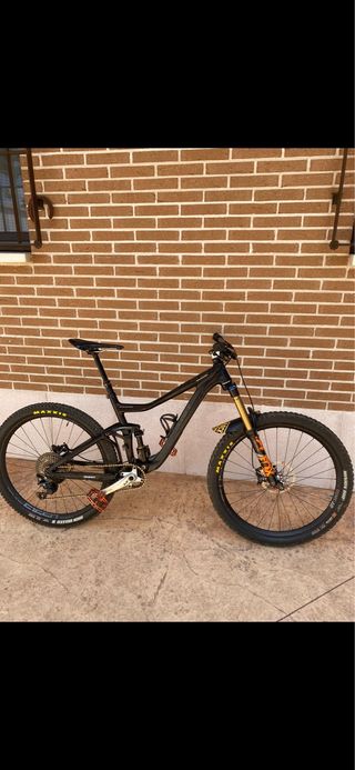 Bicicleta de montaña doble suspensión