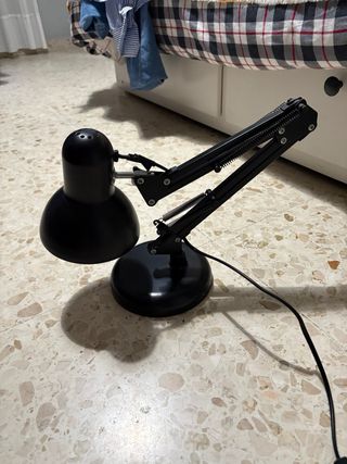 Lámpara de escritorio negra