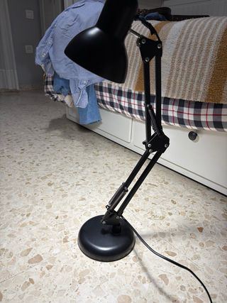 Lámpara de escritorio negra