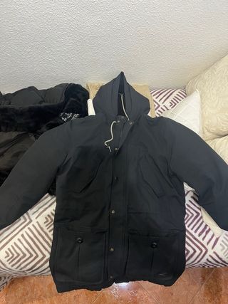 Abrigo O'neil Negro con Capucha