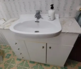 Mueble de baño blanco