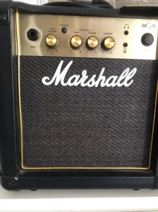 Guitarra Eléctrica AXL + Amplificador Marshall