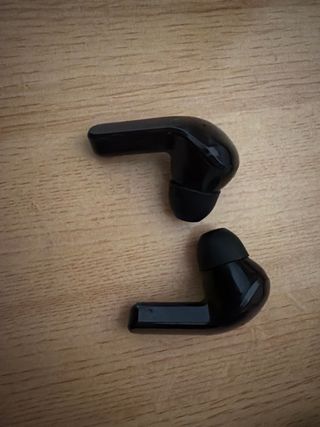 Auriculares Negros Airpods.